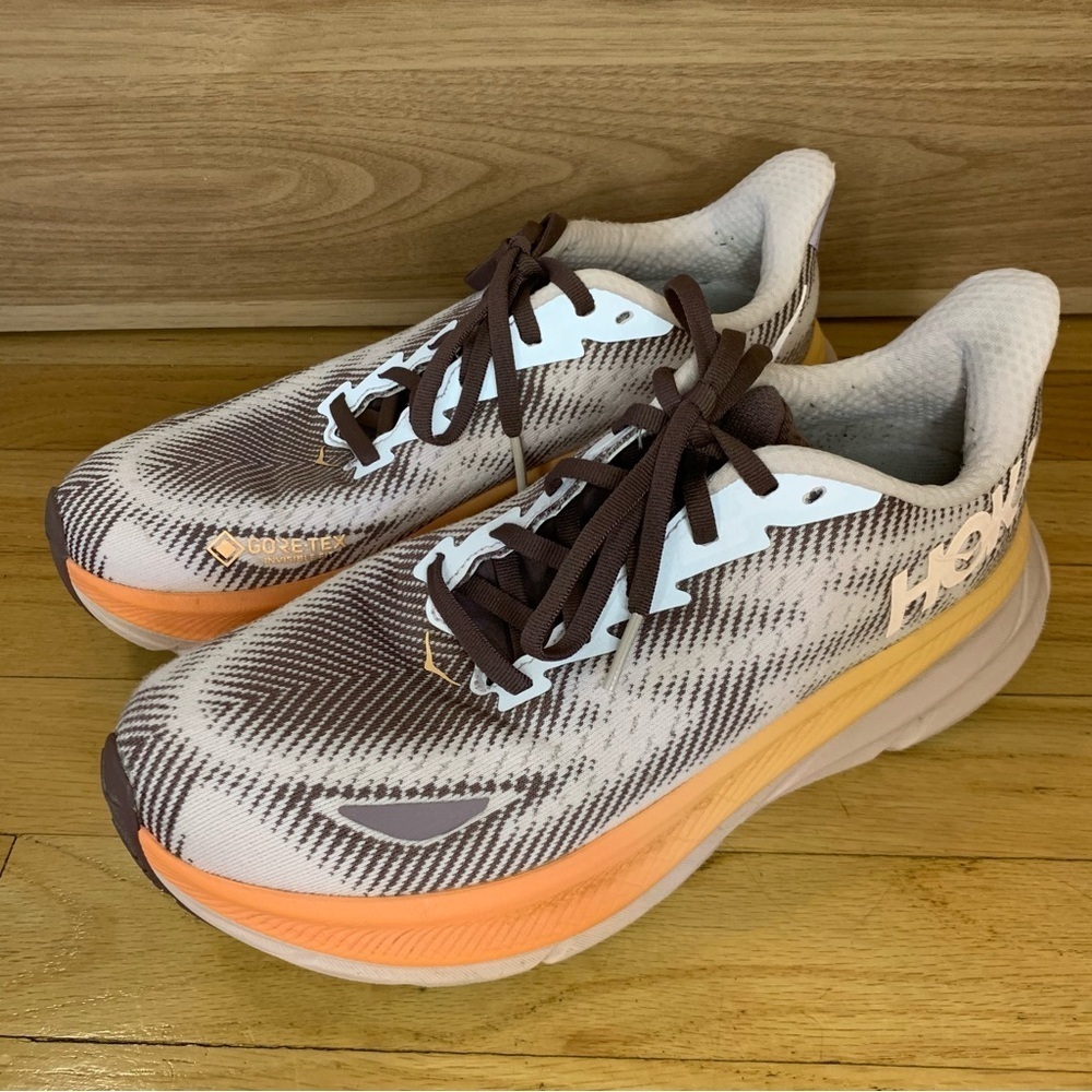 Hoka One One Clifton 9 GTX Sneakers Cosmic Pearl / Smokey Quartz - Size 8.5